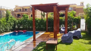 Pergola a lado de alberca