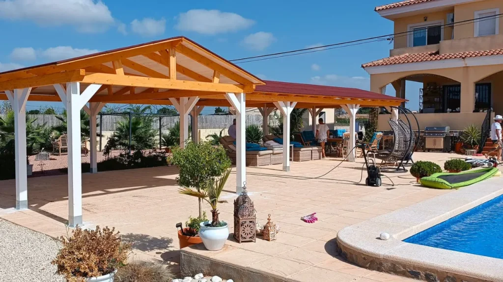 Pérgola grande en patio con alberca Pérgola de madera para alberca